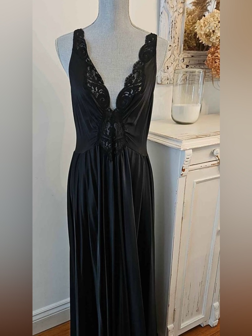 Vintage Olga Style Elegant Black Lace Lingerie Nightgown